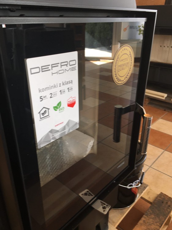 Zbliżenie na kominek Defro Intra XSM 8 kW