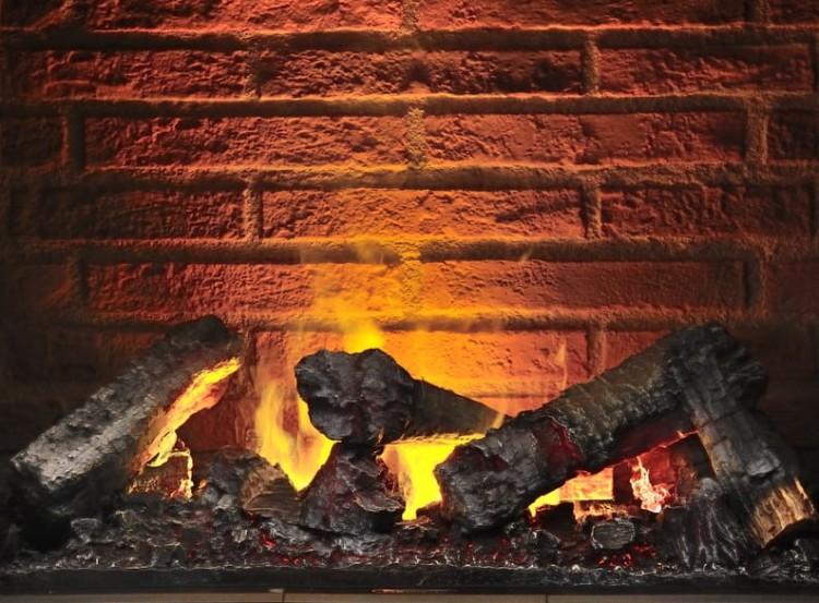 Kominek elektryczny do zabudowy engine 56 600 z ceglastym panelem tylnym widok na palenisko.jpg