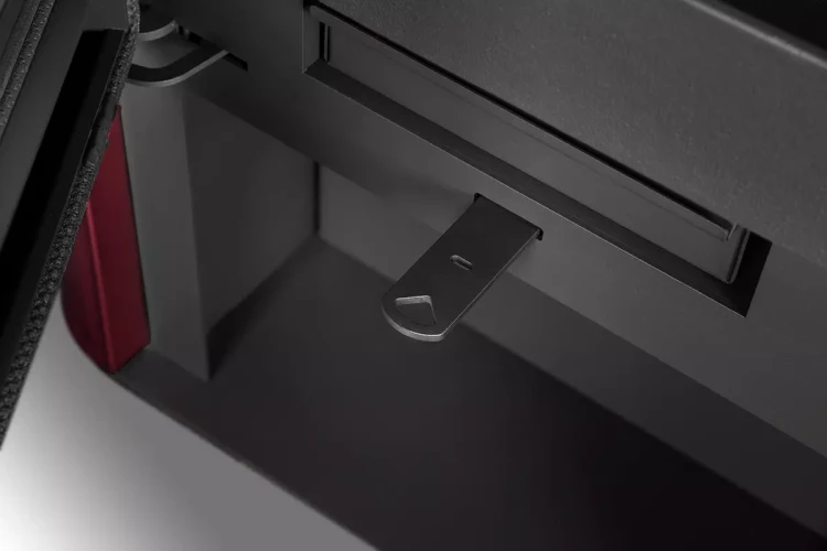 Piec kaflowy Romotop Siena N 02 - regulacja i popielnik.webp