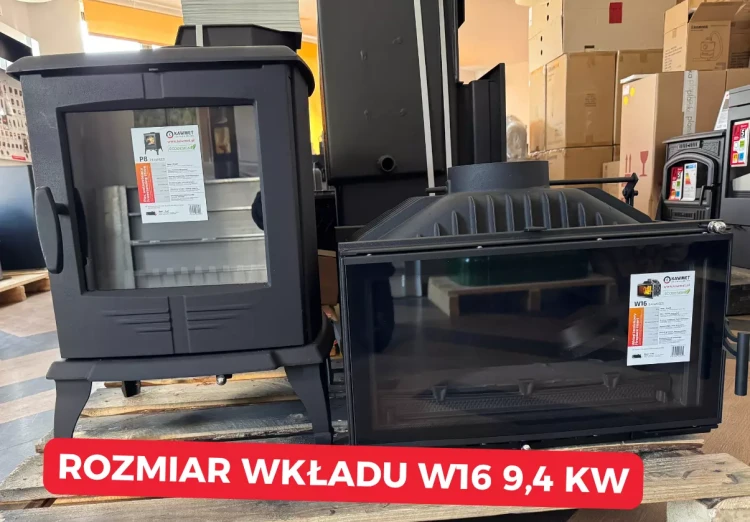 Kominek W16 9,4 kW obok piecyka wolnostojącego - niewielkie rozmiary wkładu