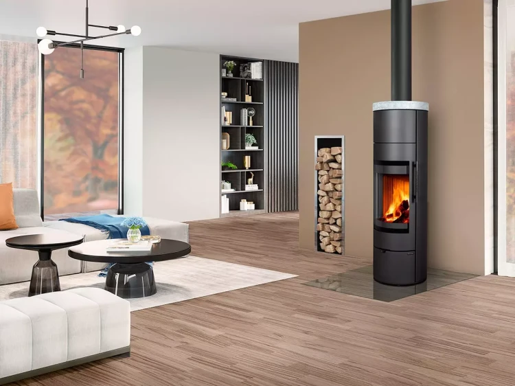 Piec stalowy Romotop Luanco N 02 Akum Kamień w pięknym wnętrzu