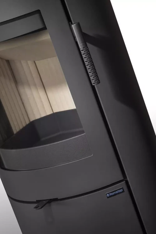 Piec stalowy Romotop Lugo N 03 Akum Metal - palenisko wyłożone szamotem i wentylowana klamka
