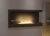 Zbliżenie na zabudowany biokominek SimpleFire Corner 900 R z szybami