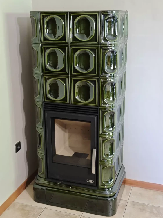 Montaż pieca kaflowego Kaledonia KPI Zielony