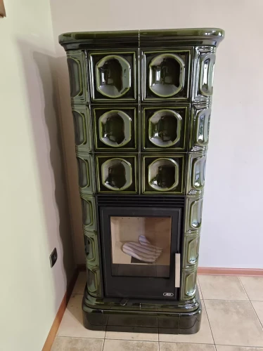 Montaż pieca kaflowego Kaledonia KPI Zielony