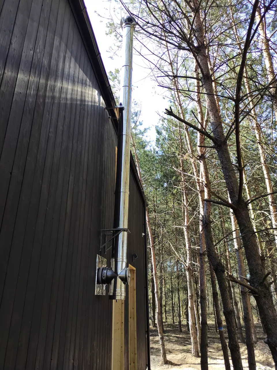 Zamontowany komin Poujoulat Dualinox