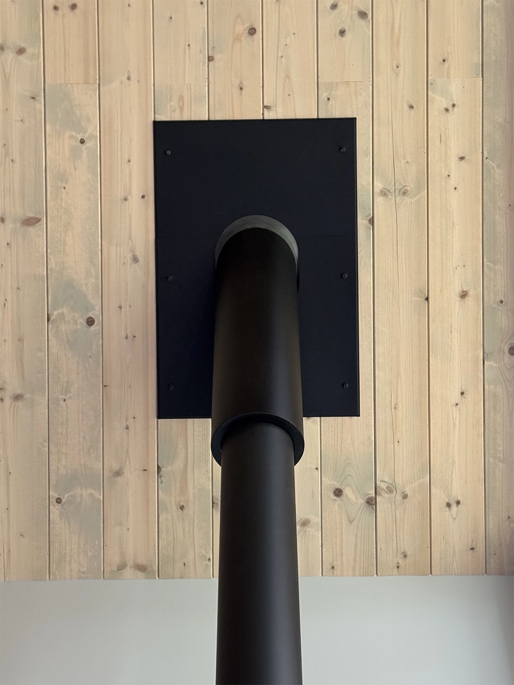 Komin Poujoulat, przejście przez dach, izolowane