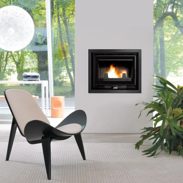 Kominek Uniflam 700 Plys ECO w pięknym wnętrzu
